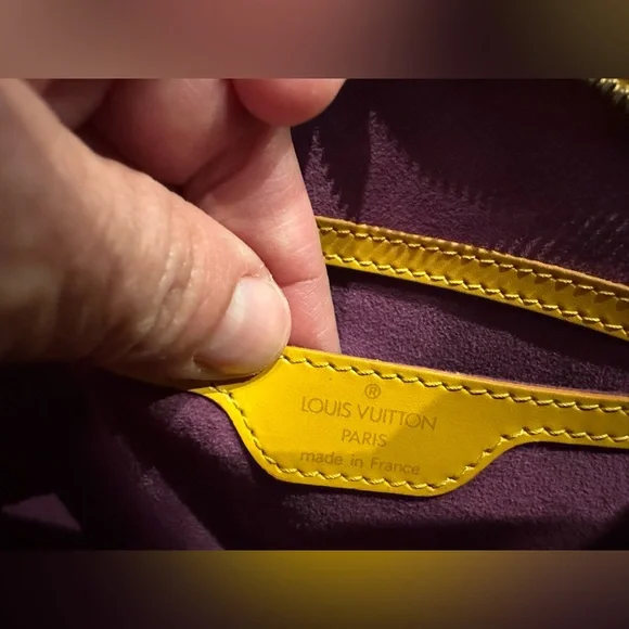 Louis Vuitton Authentic Luxury Vintage Retro Minimalist Epi Saint Jacques Bag - Picture 13 of 17